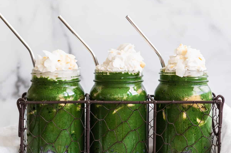 Green spirulina smoothie
