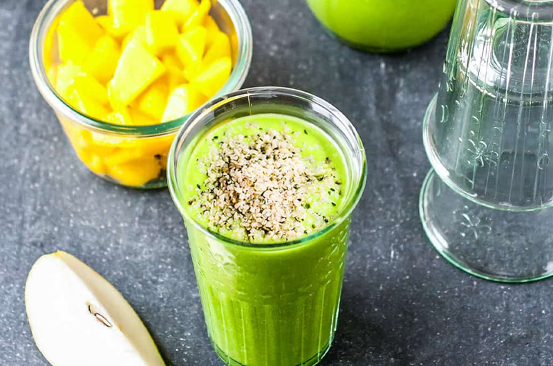 Green spirulina smoothie